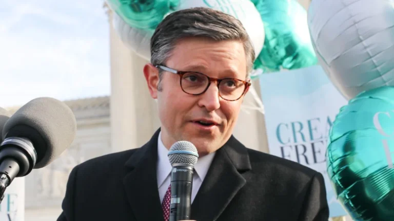 Presidente da Câmara dos EUA diz que caso Epstein “não é uma farsa”