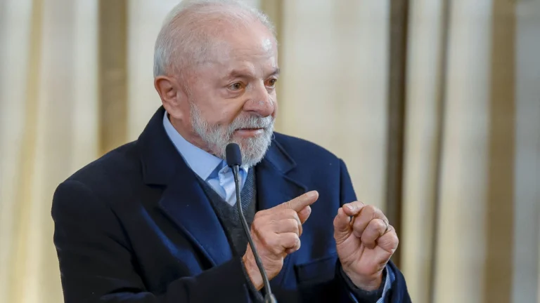 Tarifaço: Lula descarta ligação para Trump e ainda espera excluir setores