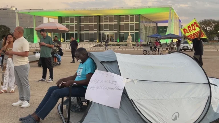 Se tratava de uma manifestação pacífica, diz professor sobre acampamentos de deputados