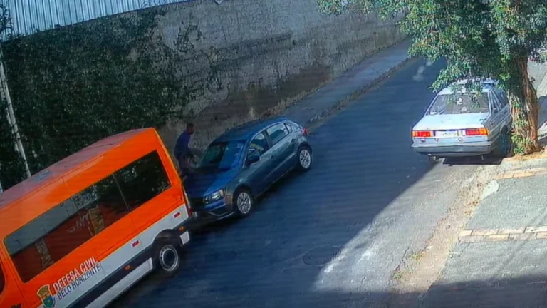 Criminosos roubam estepe de carro da Defesa Civil de BH; veja vídeo