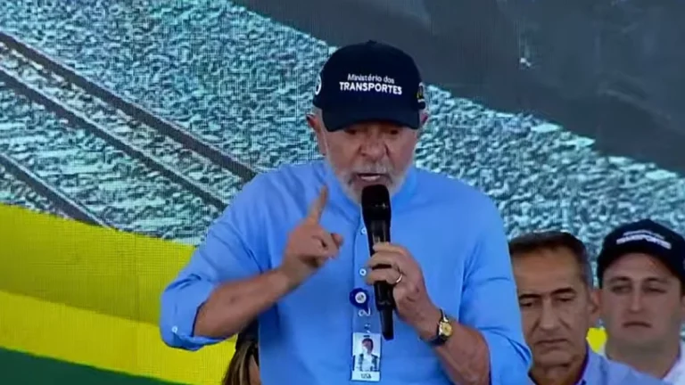 Lula diz que não entregará Presidência “de volta” para “bando de maluco”