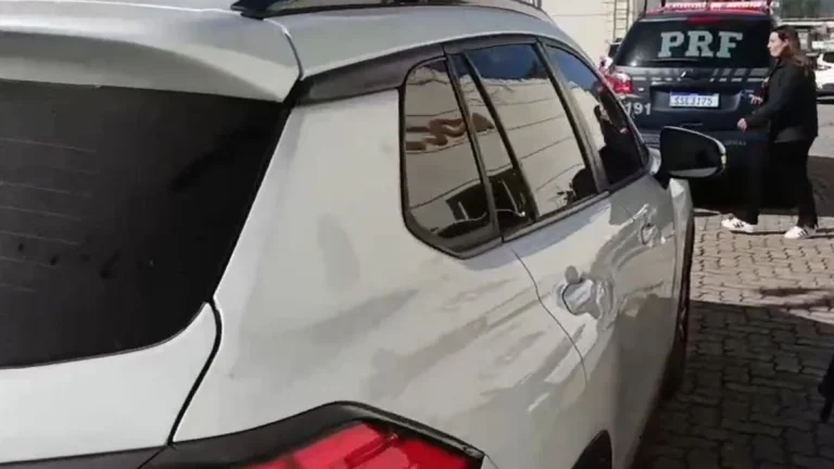 PM é preso com carro clonado que estava no comboio da milícia no RJ