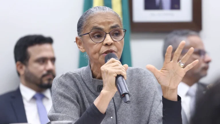 Marina critica “guerras tarifárias” e diz que foco deve ser saúde e pobreza