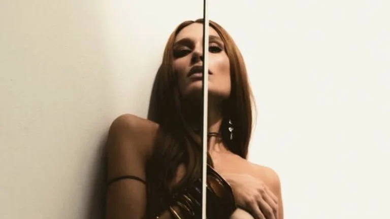 Sasha Meneghel posa topless e ganha elogio do marido
