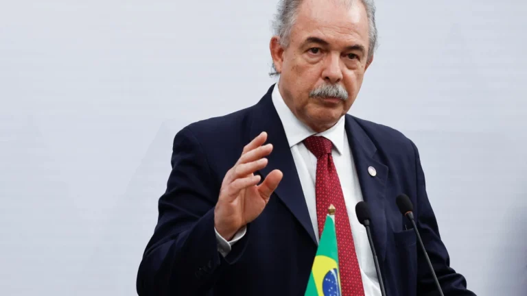 BNDES vai apoiar empresas afetadas por tarifas dos EUA, diz Mercadante