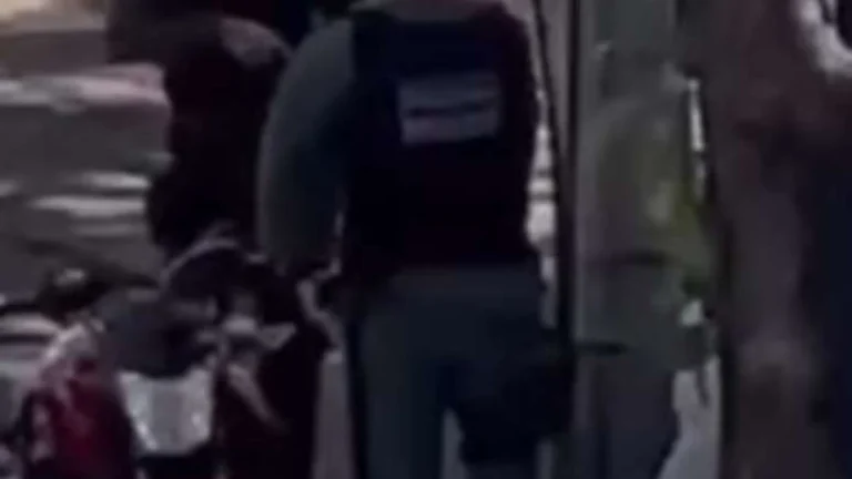 Recife: homem é detido pela PM após tentar roubar pedestre, em Boa Viagem; veja vídeo