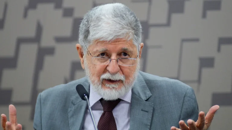 Amorim diz que estará na Comissão de Relações Exteriores na próxima semana