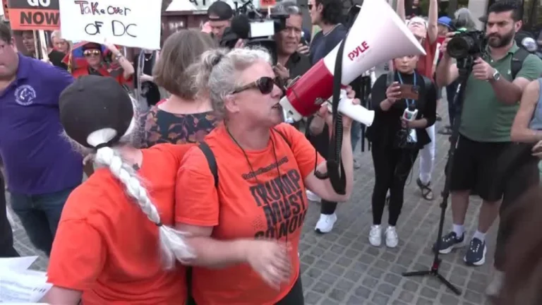 População protesta em Washington após Trump anunciar uso da Guarda Nacional