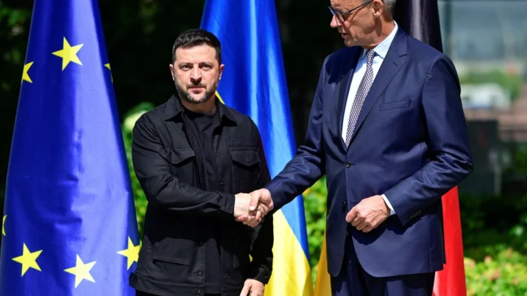 Chanceler alemão participa de reunião com Trump e Zelensky na Casa Branca
