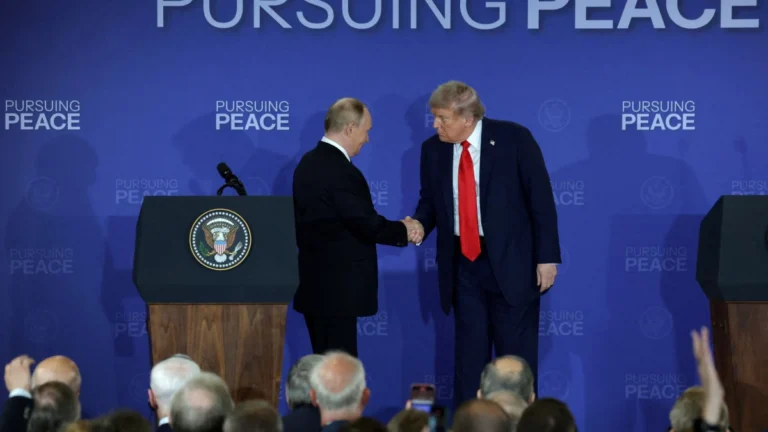 Após cúpula de Trump e Putin, Noruega defende pressão sobre a Rússia