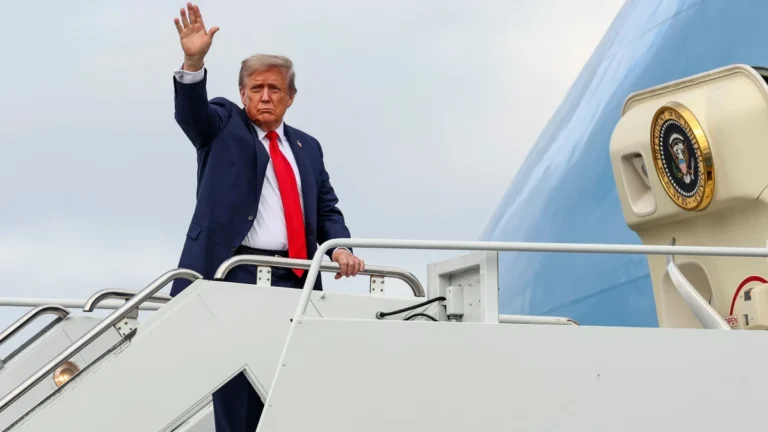 Trump diz que assinará decreto contra votação pelo correio e urnas dos EUA