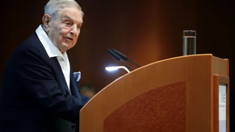Trump diz que George Soros e seu filho devem ser acusados de corrupção