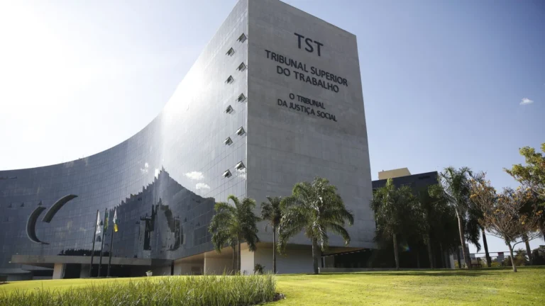 TCU abre investigação sobre sala VIP em aeroporto para ministros do TST