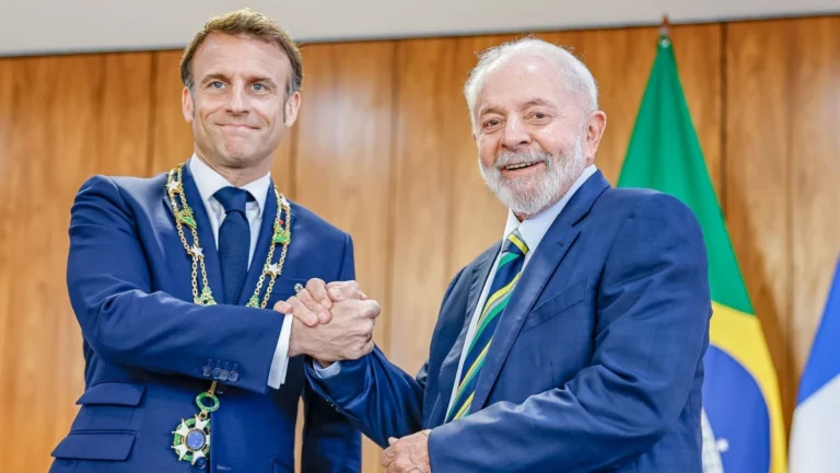Lula conversa com Macron por telefone e reforça repúdio ao tarifaço
