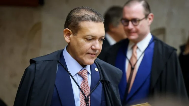 Nunes Marques pede vista em caso sobre auxílio a vítima de violência