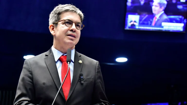 Líder do governo no Congresso faz mea culpa sobre derrota na CPMI