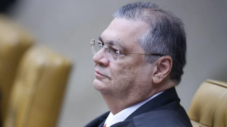 Dino determina inquérito para investigar R$ 694 mi de “emendas Pix”