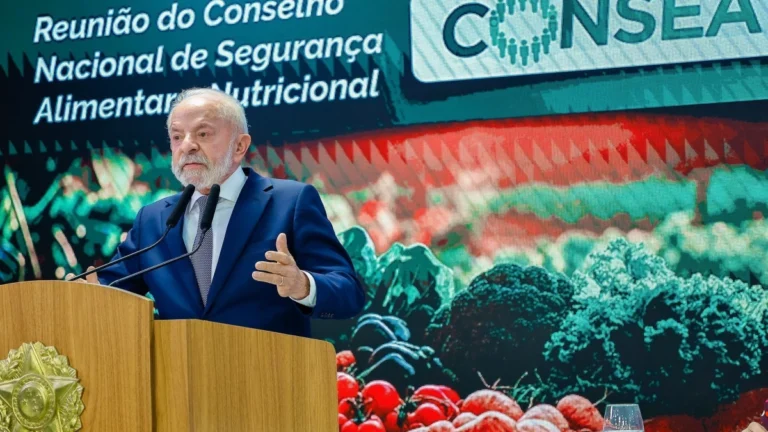 Lula chora ao lembrar da fome e defende decapitar presidentes omissos
