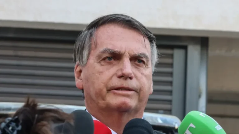 PF conclui buscas e apreende celular de Jair Bolsonaro