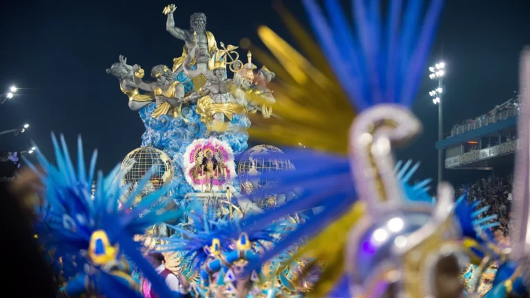 Rosas de Ouro tentará o bicampeonato com samba sobre astrologia; ouça