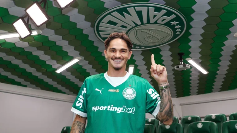 Khellven revela conversa com jogadores do Palmeiras e elogia Abel