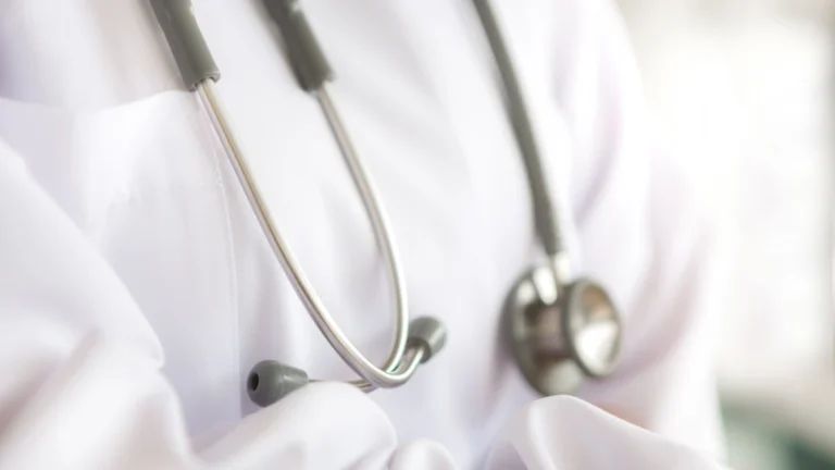 MEC anuncia penalidades para cursos de medicina mal avaliados