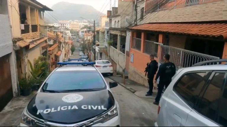 Polícia mira aplicativo de transporte do Comando Vermelho em operação no RJ