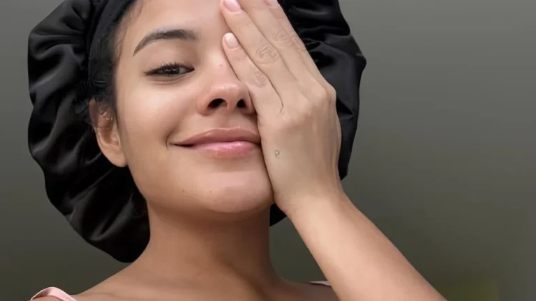 Bella Campos brinca com nome de filme ao acordar: “cinco tipos de ressaca”
