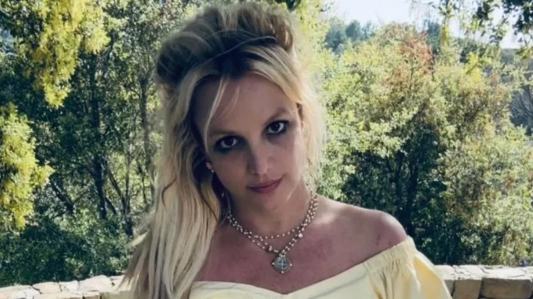 Britney Spears publica vídeo e sujeira de casa chama atenção de fãs