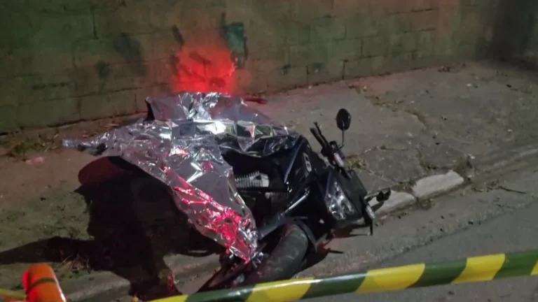 Motorista tenta fugir de assalto, mata motoqueiro inocente e é preso em SP