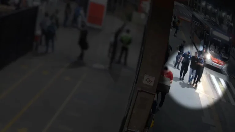 Motos da GCM e PM terão câmera com reconhecimento de pessoas e placas em SP
