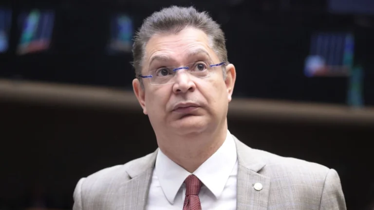 “Se Hugo for punir alguém, que seja eu”, diz Sóstenes à CNN