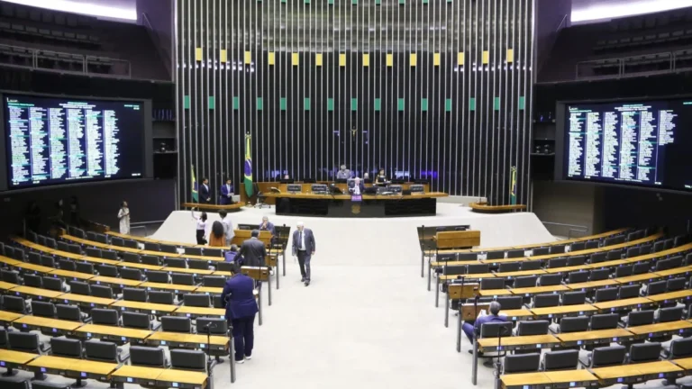 Partidos na Câmara ignoram orientação do STF e indicam emendas sem autores