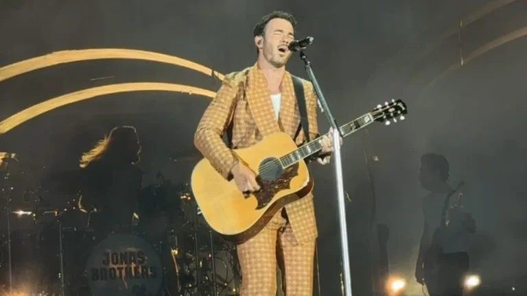 Kevin Jonas apresenta música solo pela 1ª vez em show; veja