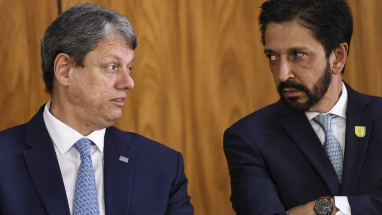 Tarcísio e Nunes faltam a homenagem do TCE-SP a Moraes