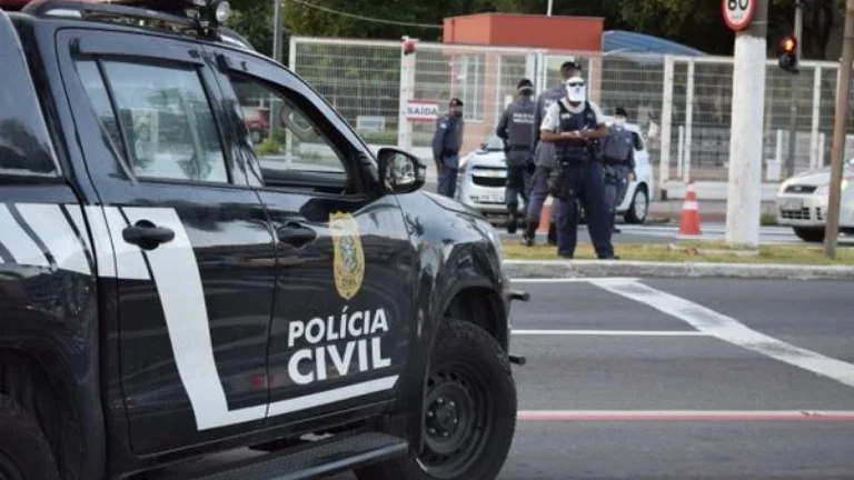 Homem é preso após matar ex-companheira na frente do filho de 6 anos