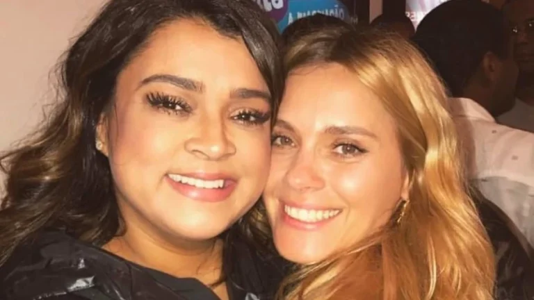 Carol Dieckmann posta carta escrita por Preta Gil em aniversário da cantora
