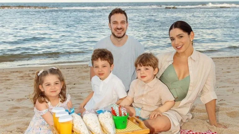 Morando em Dubai, Sabrina Petraglia mostra férias no Brasil com os filhos