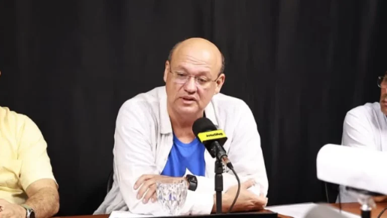 Secretário sancionado pelos EUA critica medida e defende Mais Médicos