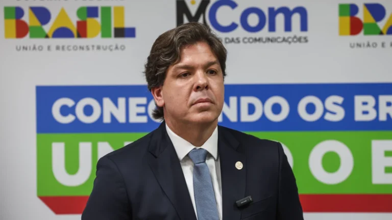 Ministro diz a aliados querer seguir no governo apesar de pressão do União