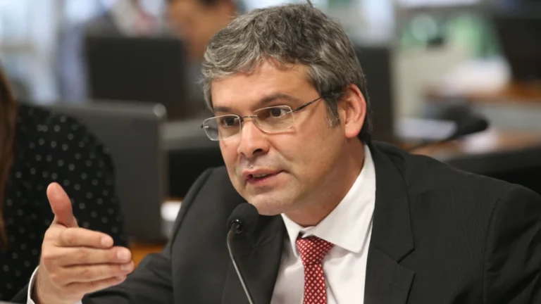 Líder do PT diz crescer movimento por anistia na Câmara: “Grave erro”