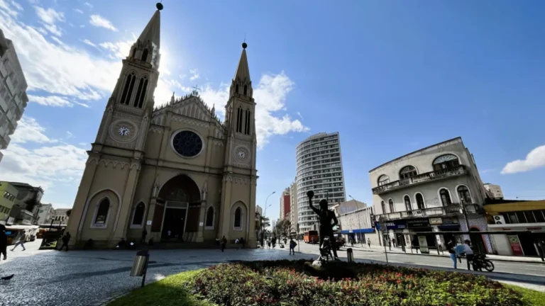 Semana em Curitiba terá chuvas e variação significativa de temperatura