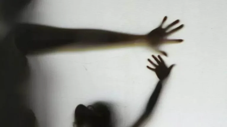 Pornografia encontrada em celular: suspeita pode pegar 10 anos de prisão