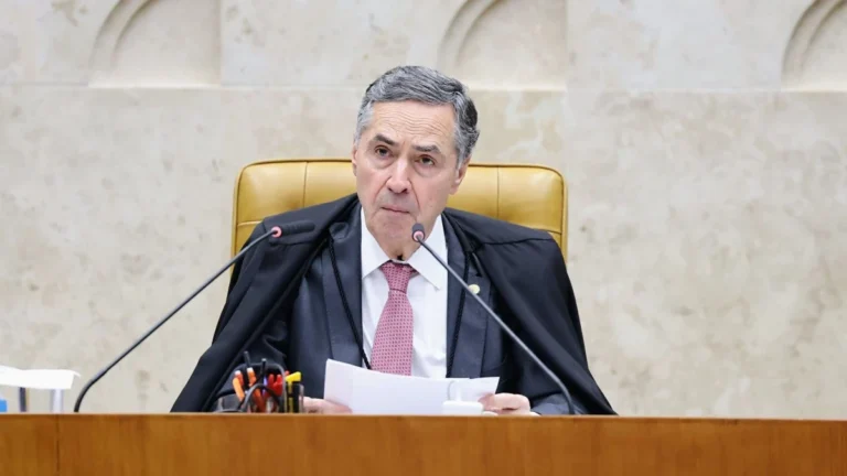 “Não defendi ideia de anistia”, diz Barroso à CNN