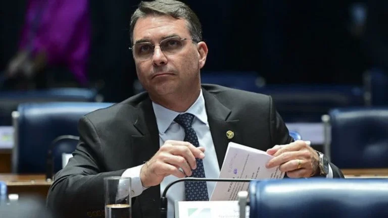 Paraná Pesquisas: Flávio Bolsonaro é favorito à vaga do Senado no RJ