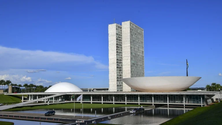 Partidos avaliam acionar STF contra PEC da Blindagem