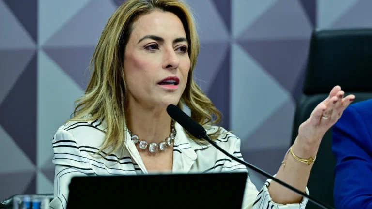 PF faz operação contra stalker e violência política a senadora e deputada