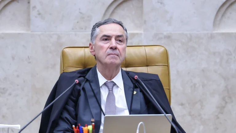 Barroso se despede e diz que STF cumpriu papel mesmo com “custos pessoais”