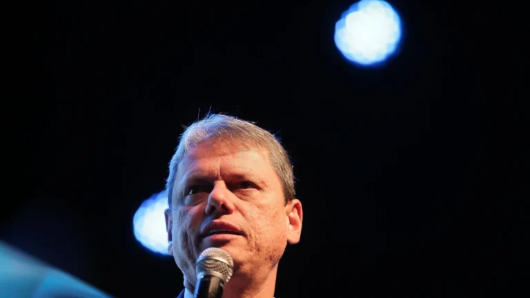 Tarcísio diz que Bolsonaro e outros condenados sofrem “sentença injusta”
