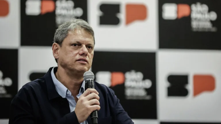 “Foi covardemente assassinado”, diz Tarcísio sobre morte de ex-delegado
